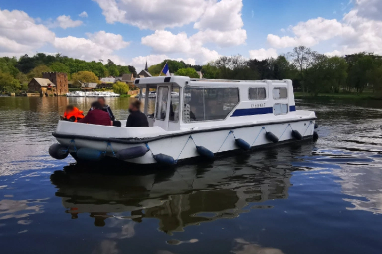 Day boat hire from Chenillé-Changé